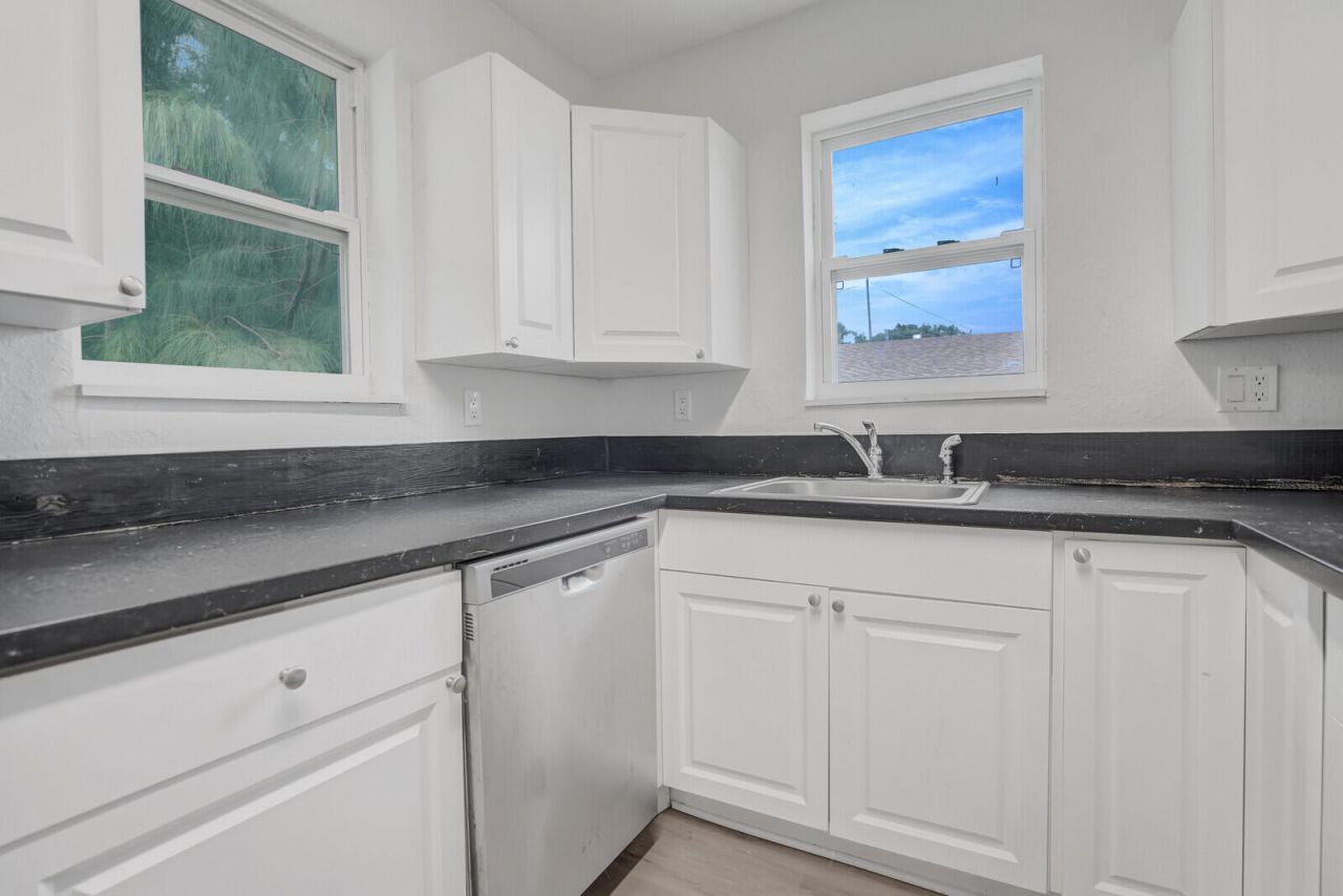 4301 Pinewood Avenue, West Palm Beach, FL 33407 Photo