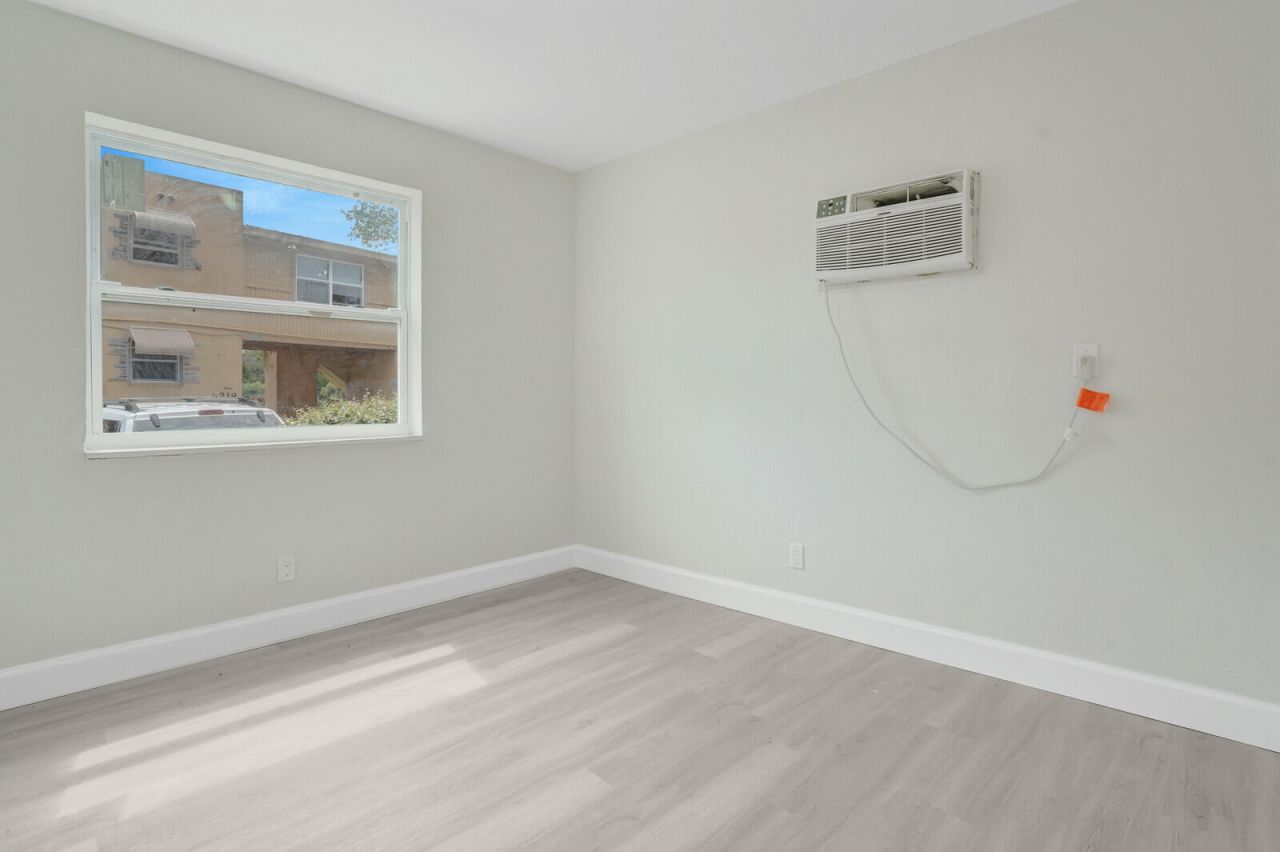 4301 Pinewood Avenue, West Palm Beach, FL 33407 Photo