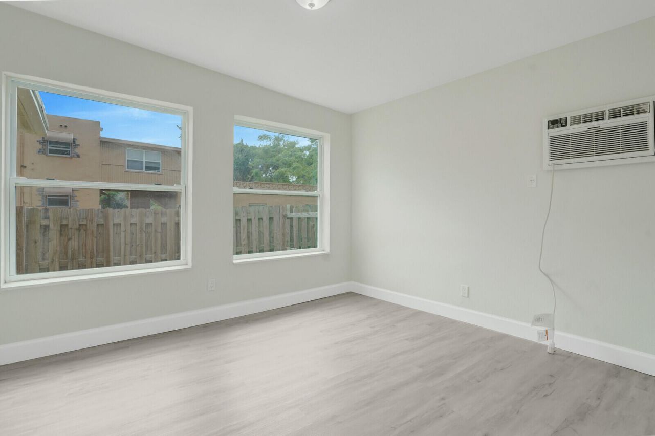 4301 Pinewood Avenue, West Palm Beach, FL 33407 Photo