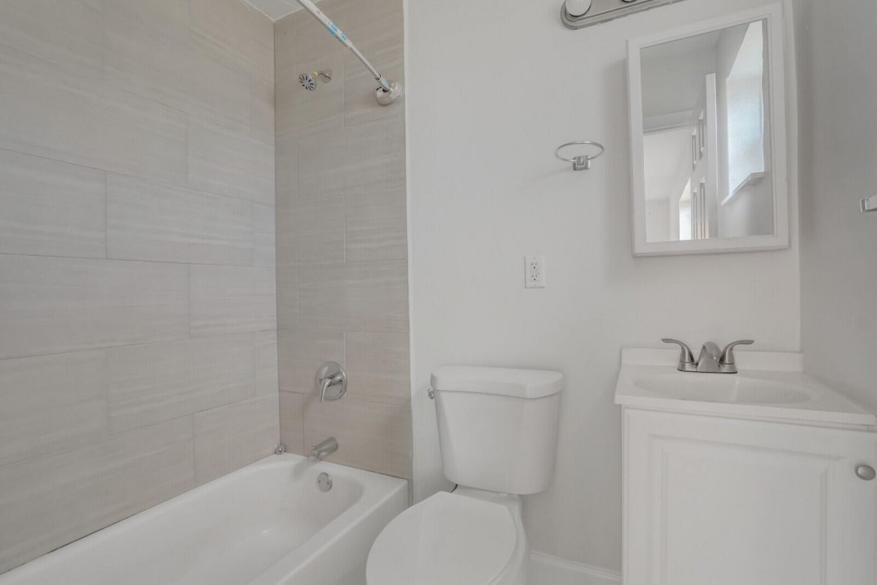 4301 Pinewood Avenue, West Palm Beach, FL 33407 Photo