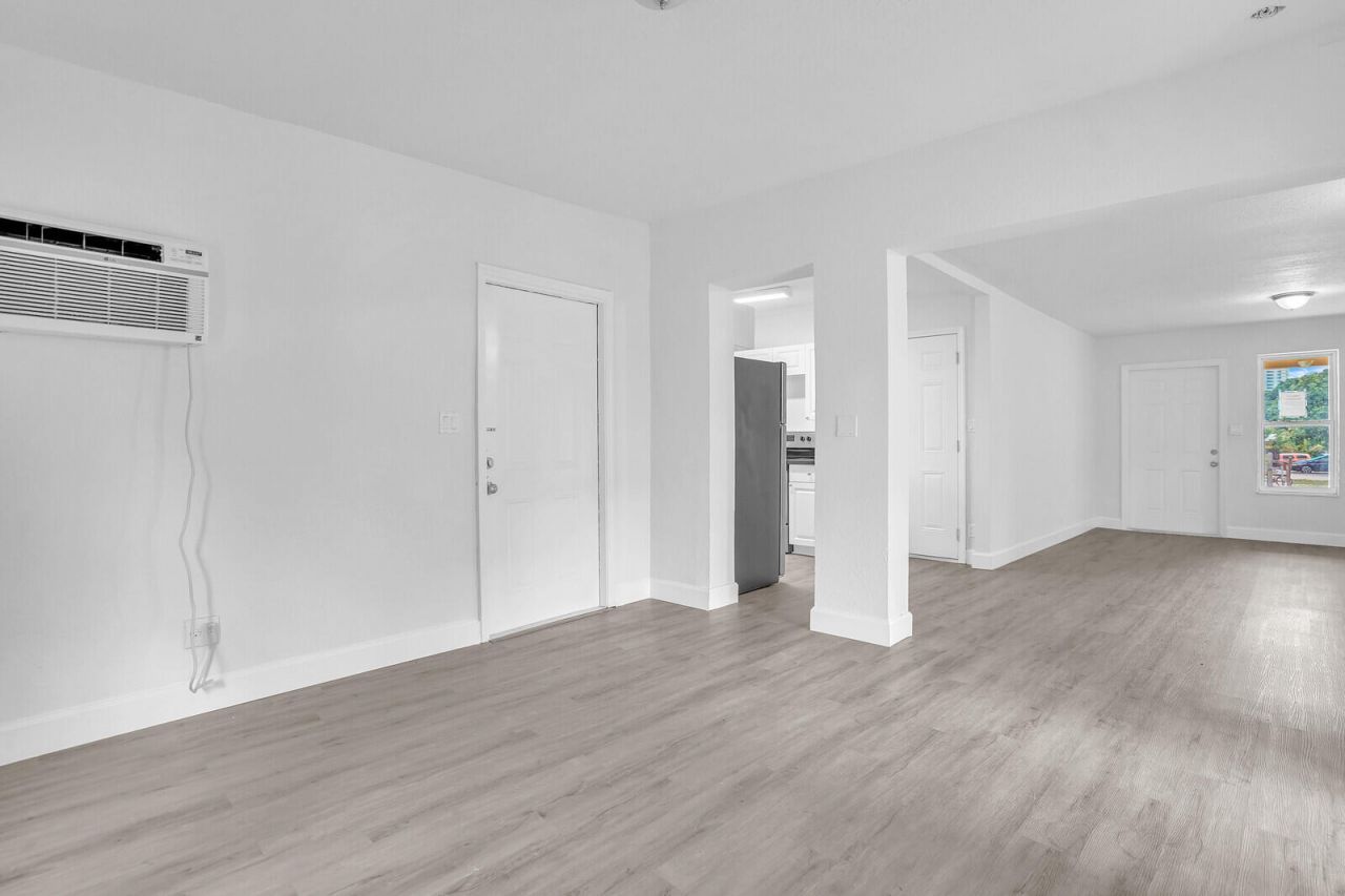 4301 Pinewood Avenue, West Palm Beach, FL 33407 Photo