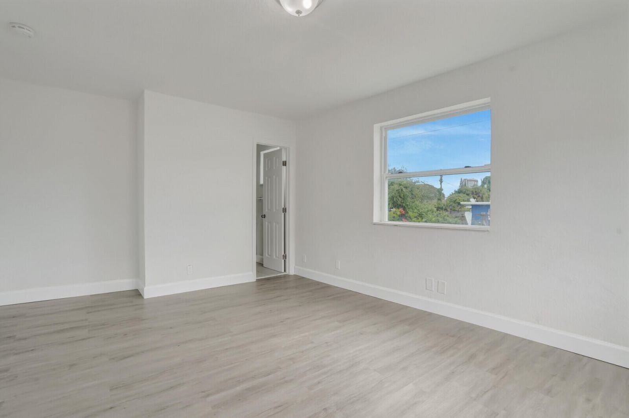 4301 Pinewood Avenue, West Palm Beach, FL 33407 Photo