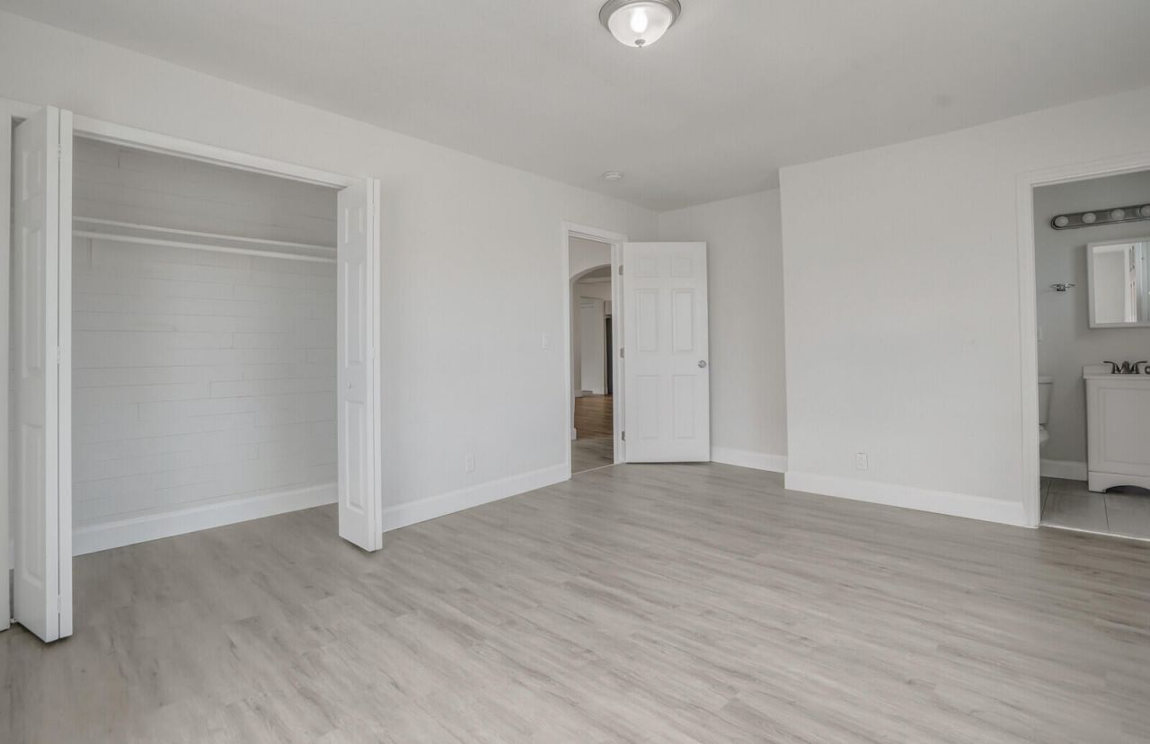 4301 Pinewood Avenue, West Palm Beach, FL 33407 Photo