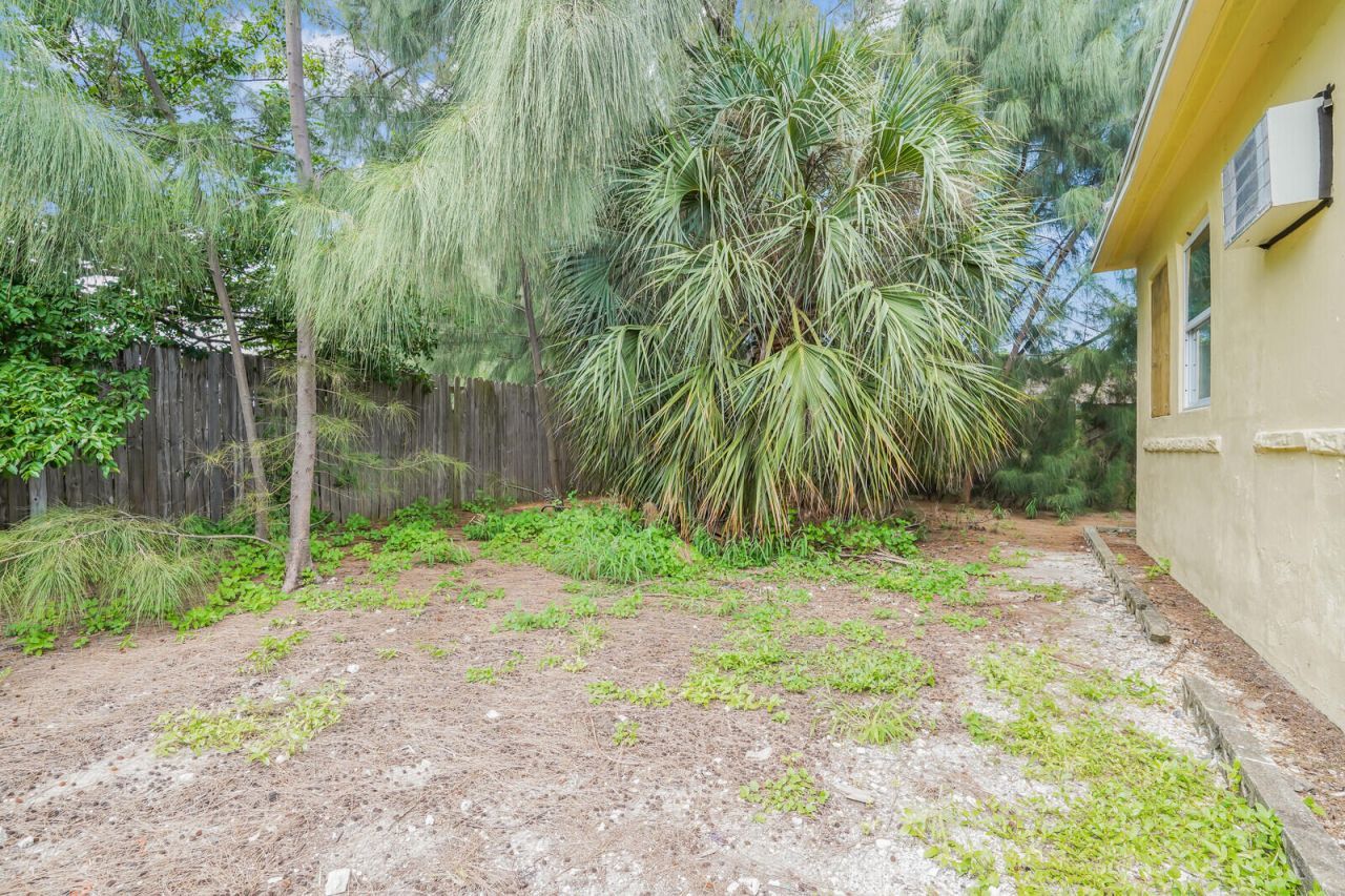 4301 Pinewood Avenue, West Palm Beach, FL 33407 Photo