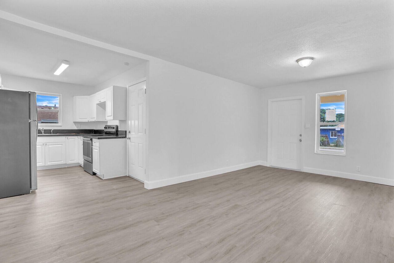 4301 Pinewood Avenue, West Palm Beach, FL 33407 Photo