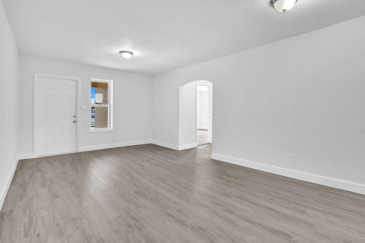 4301 Pinewood Avenue, West Palm Beach, FL 33407 Photo