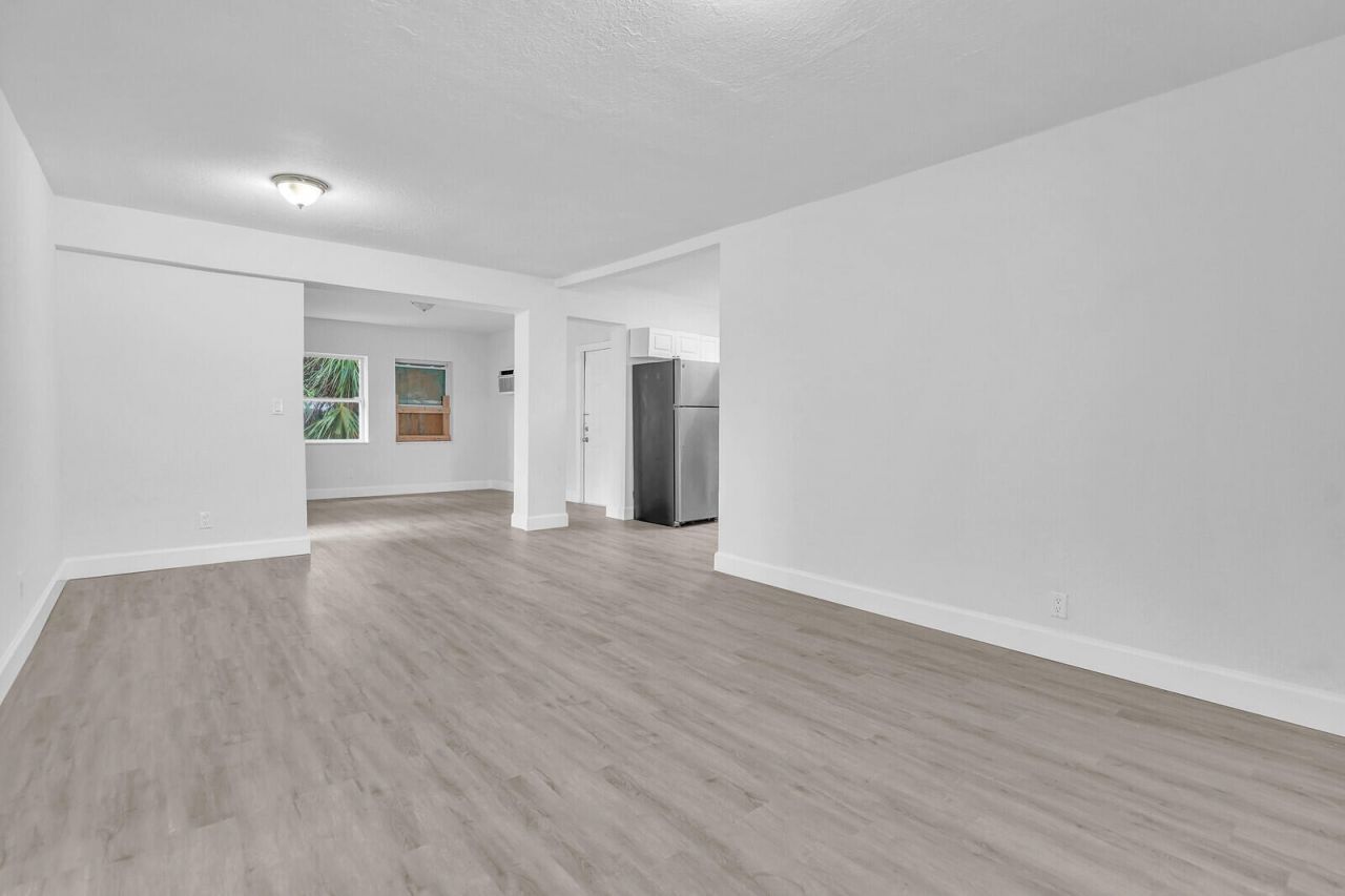 4301 Pinewood Avenue, West Palm Beach, FL 33407 Photo