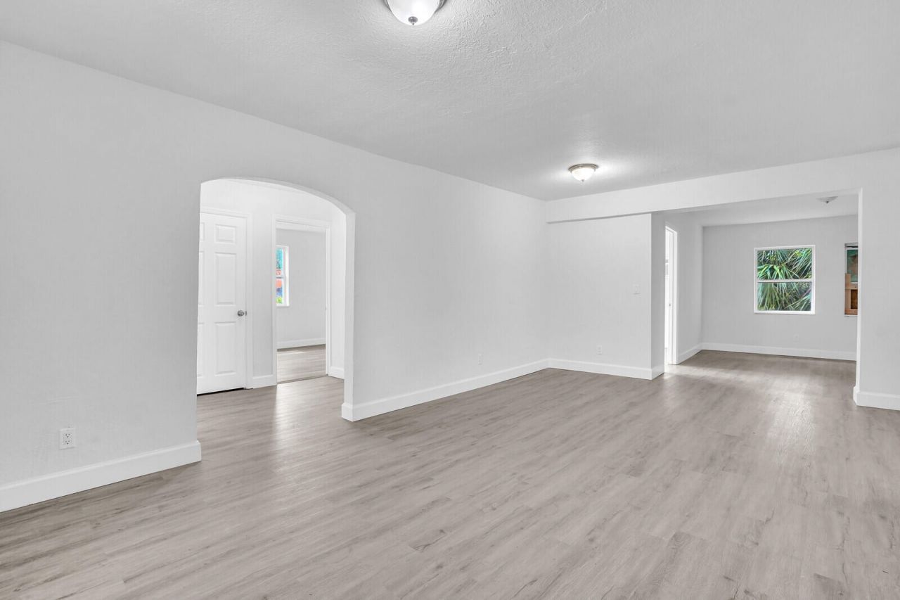 4301 Pinewood Avenue, West Palm Beach, FL 33407 Photo