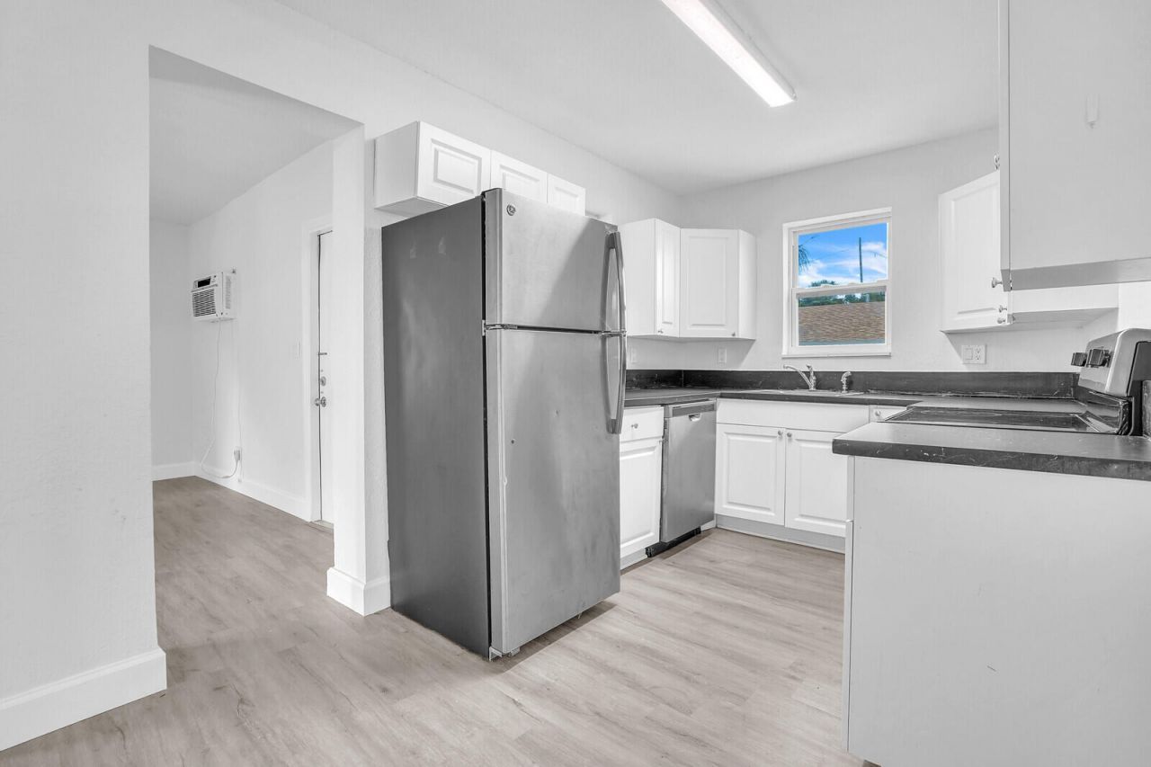 4301 Pinewood Avenue, West Palm Beach, FL 33407 Photo