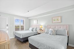 601 Retreat Beach Circle photo 4