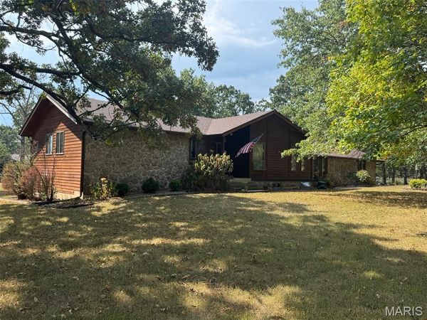 20448 Oakway Drive, Lebanon, MO 65536