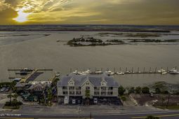 103 Palm Boulevard photo 4