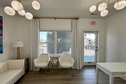 103 Palm Boulevard photo 4