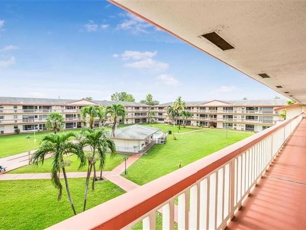 5300 Washington Street, Unit D206, Hollywood, FL 33021