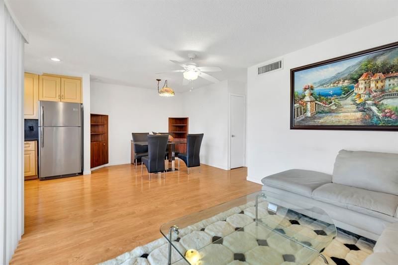 5300 Washington Street, Unit D206, Hollywood, FL 33021 Photo