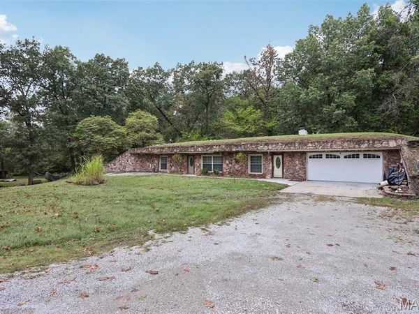 141 Lakecrest Lane, Hillsboro, IL 62049