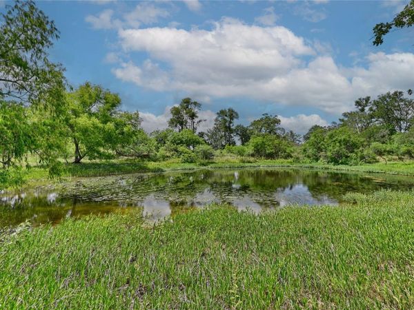 180 Sunny Day Dr, Red Rock, TX 78662