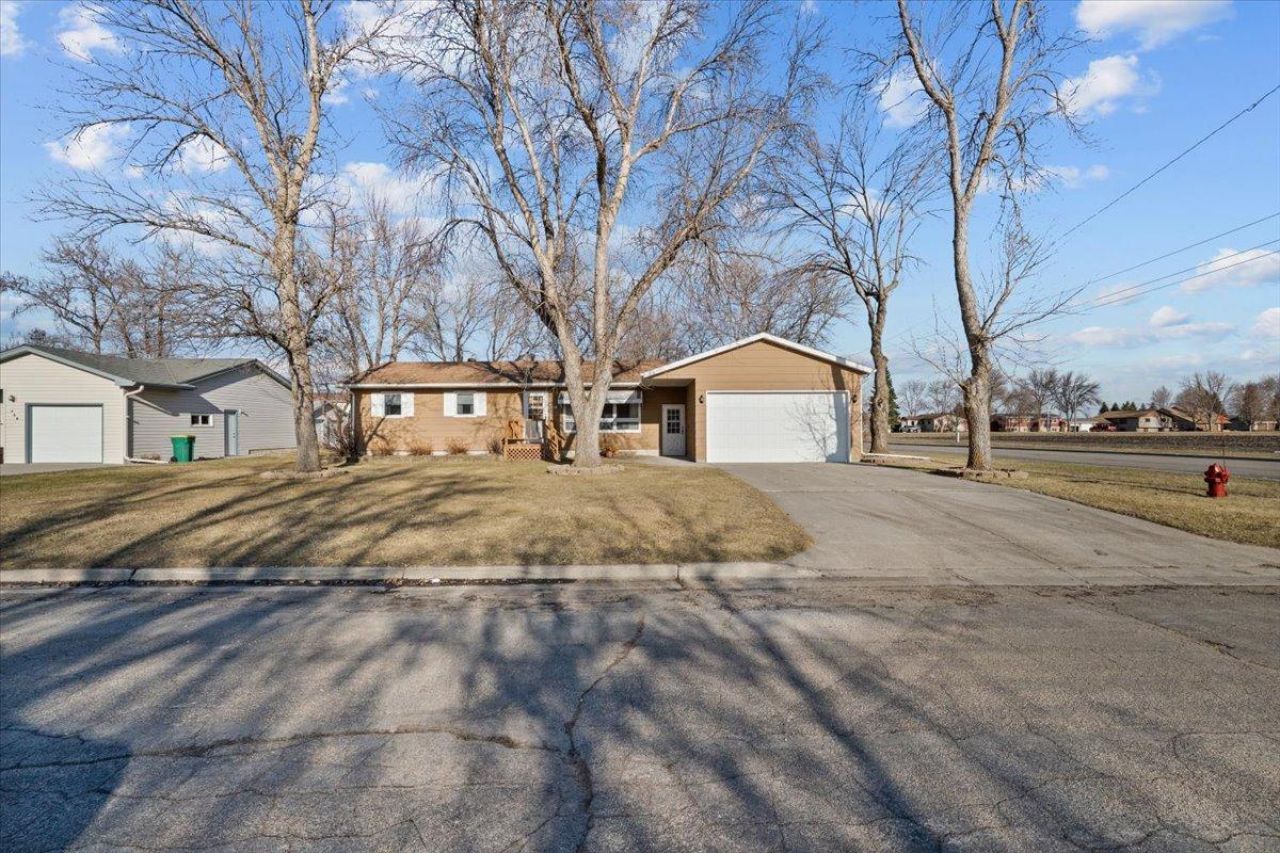 738 6th Street S, Breckenridge, MN 56520
