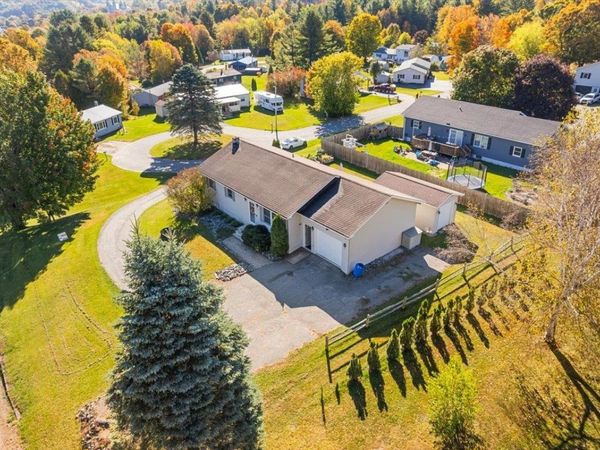 274 Scottsdale Road, Newport City, VT 05855