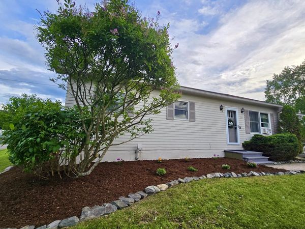 274 Scottsdale Road, Newport City, VT 05855