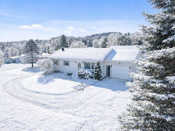 274 Scottsdale Road, Newport City, VT 05855