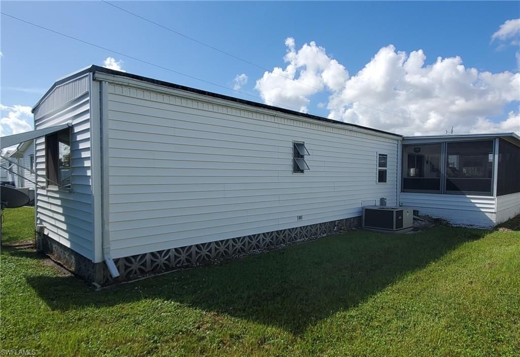 865 Moonlight Dr, North Fort Myers, FL 33917 Photo