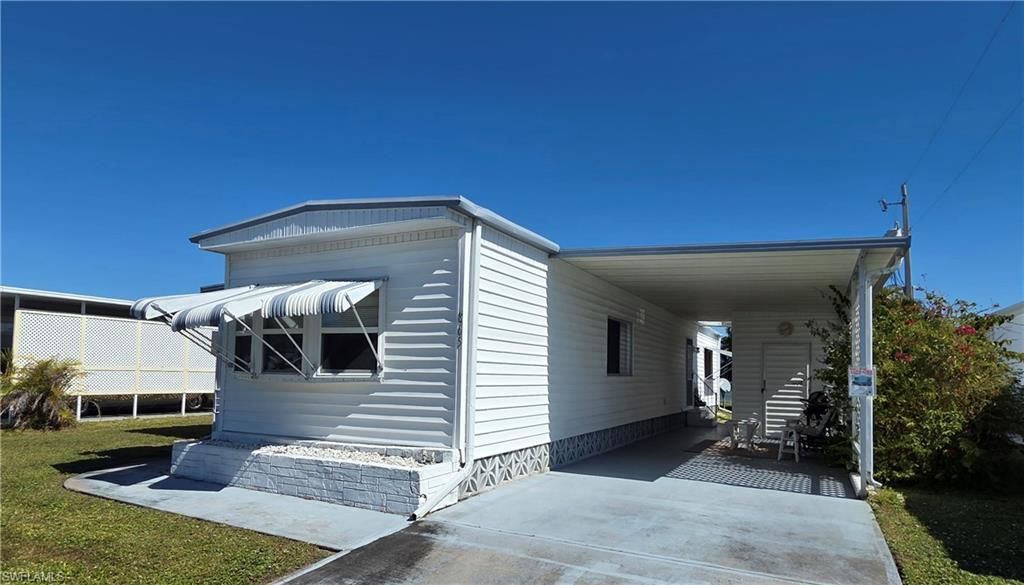 865 Moonlight Dr, North Fort Myers, FL 33917 Photo