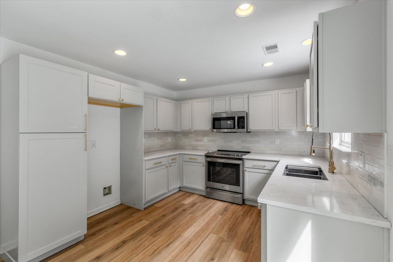 1344 Palm Cove Drive Photo 10