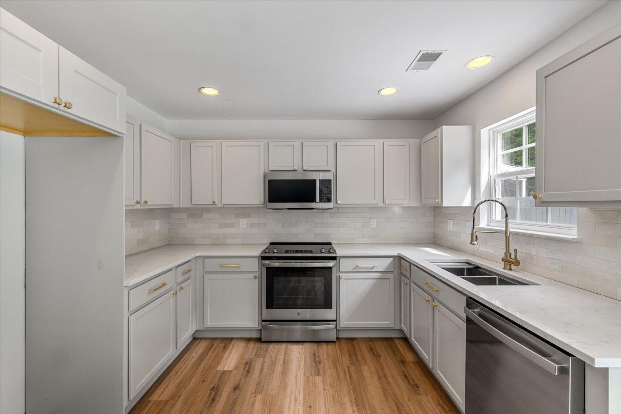 1344 Palm Cove Drive Photo 11