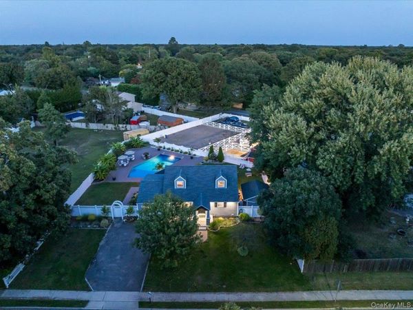 895 Sycamore Avenue, Bohemia, NY 11716