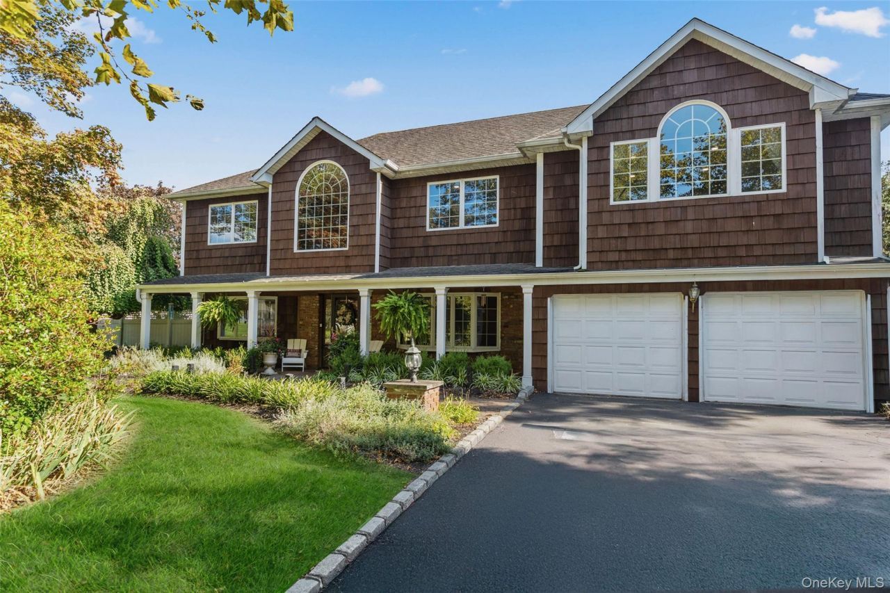 28 Mosshill Place Stony Brook, NY 11790