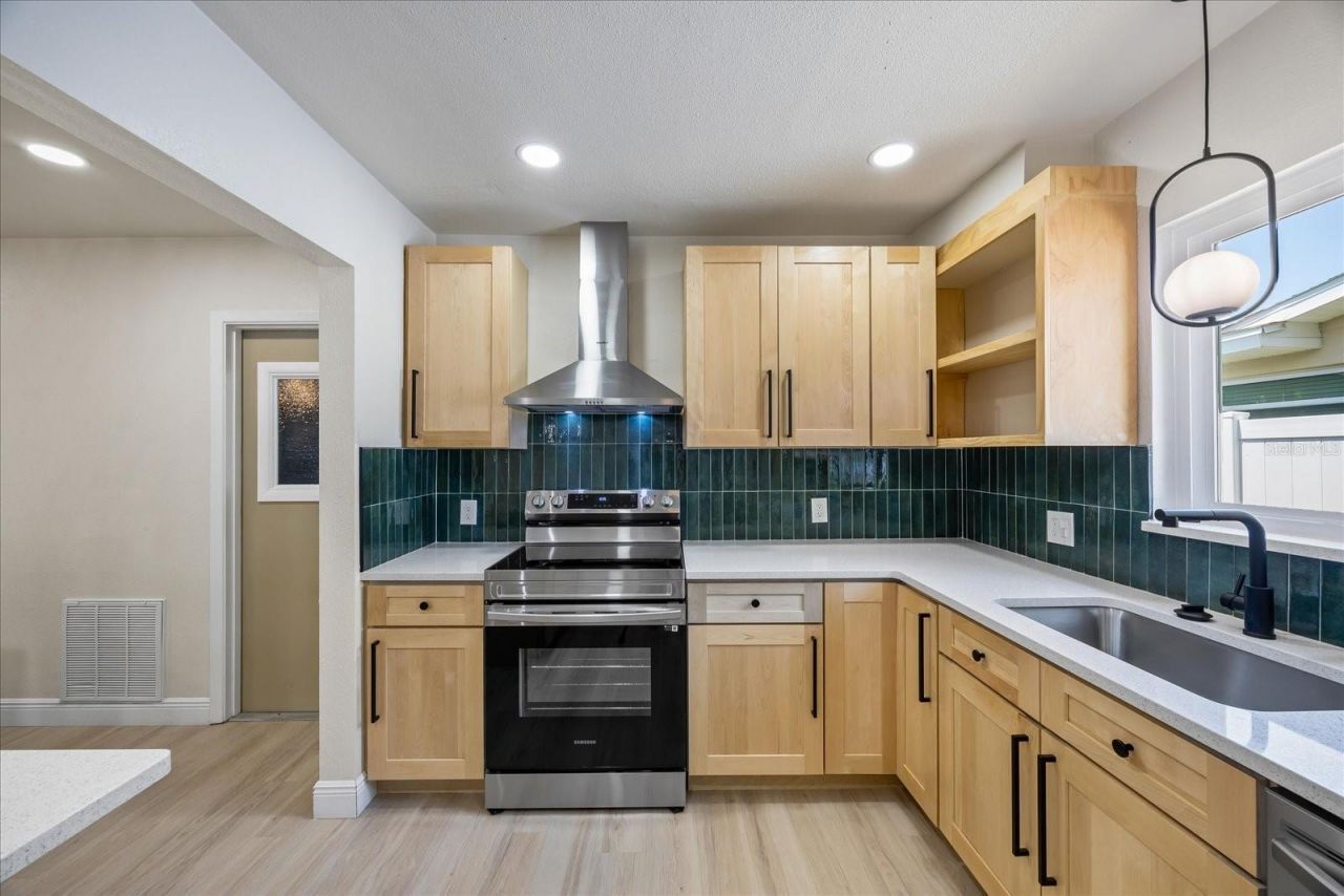 6875 11th Avenue N, Saint Petersburg, FL 33710 Photo