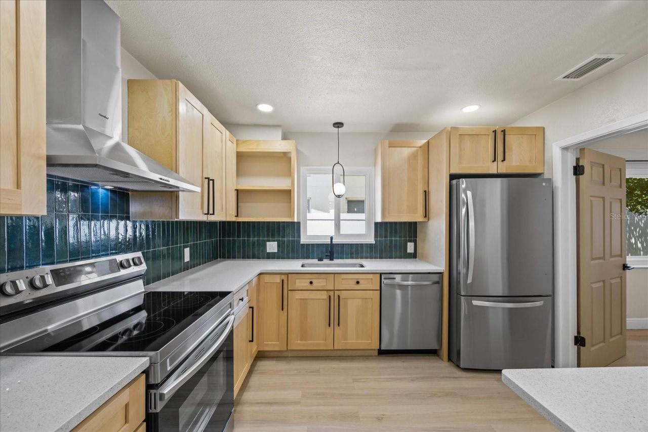 6875 11th Avenue N, Saint Petersburg, FL 33710 Photo