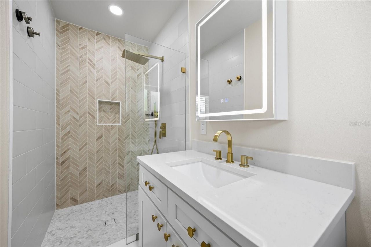 6875 11th Avenue N, Saint Petersburg, FL 33710 Photo