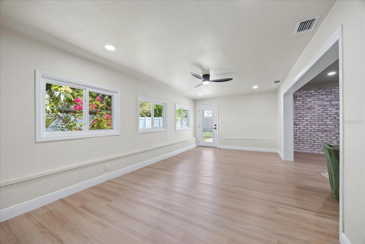 6875 11th Avenue N, Saint Petersburg, FL 33710 Photo