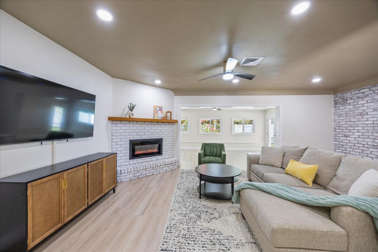 6875 11th Avenue N, Saint Petersburg, FL 33710 Photo