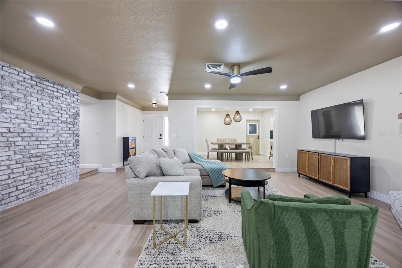 6875 11th Avenue N, Saint Petersburg, FL 33710 Photo