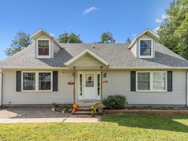 2113 Pine Creek Avenue, Independence, IA 50644