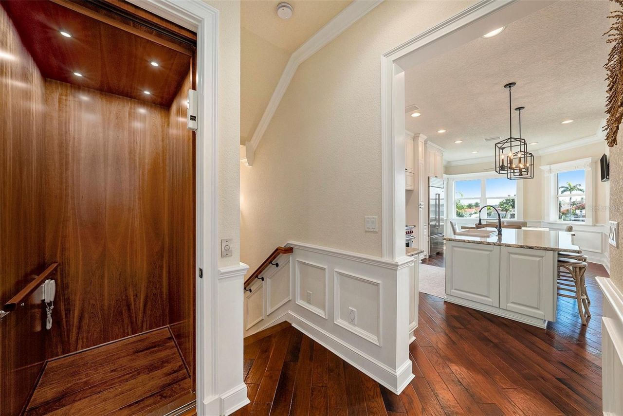 231 Midway Island, Clearwater Beach, FL 33767 Photo