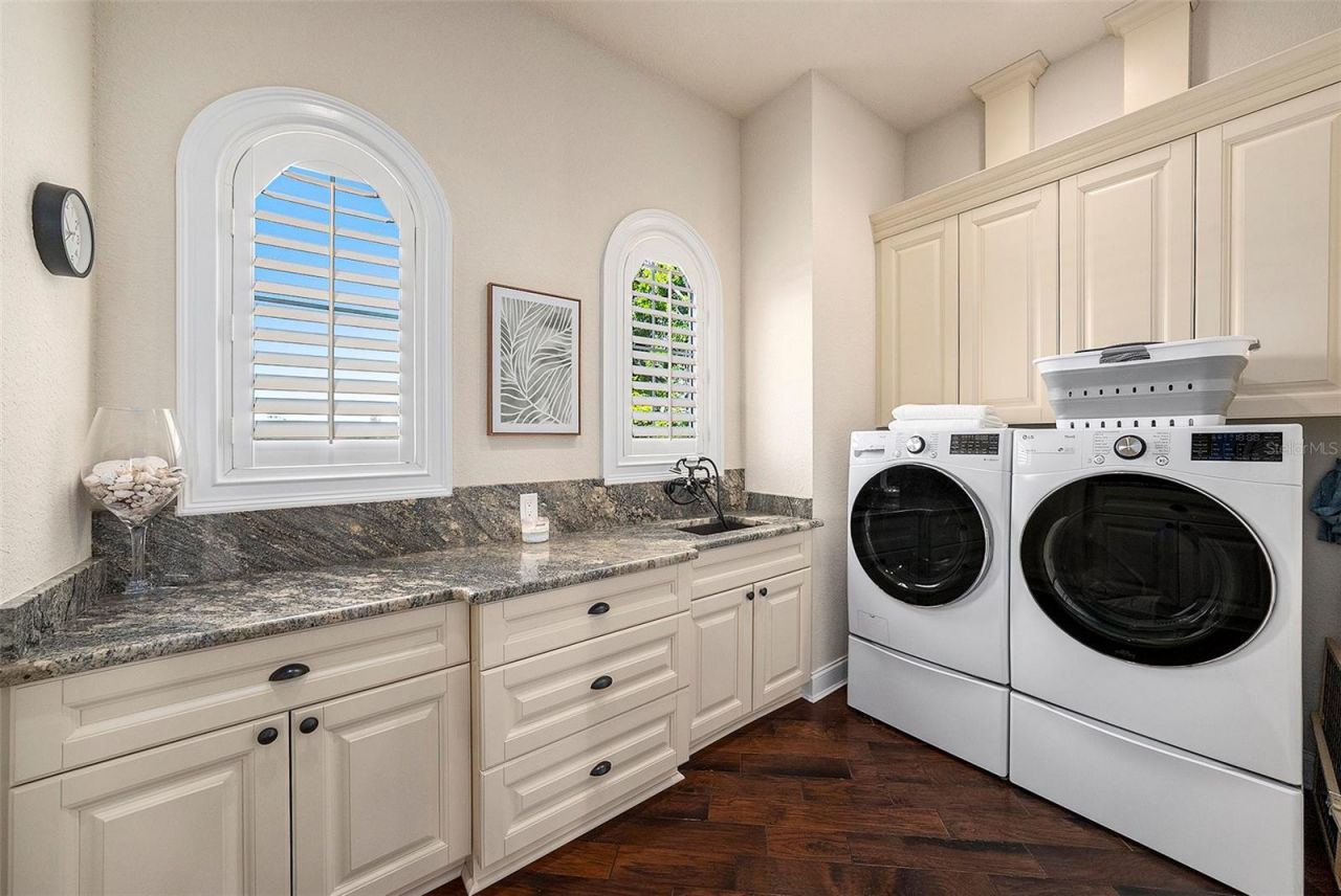 231 Midway Island, Clearwater Beach, FL 33767 Photo