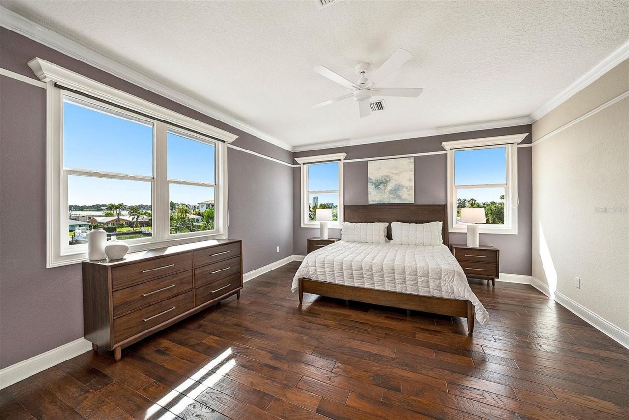 231 Midway Island, Clearwater Beach, FL 33767 Photo