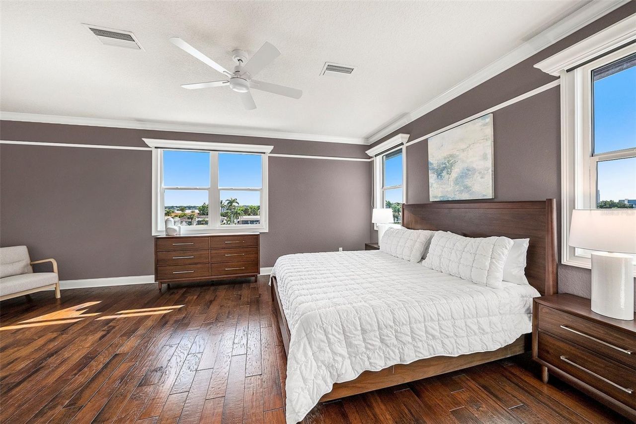 231 Midway Island, Clearwater Beach, FL 33767 Photo