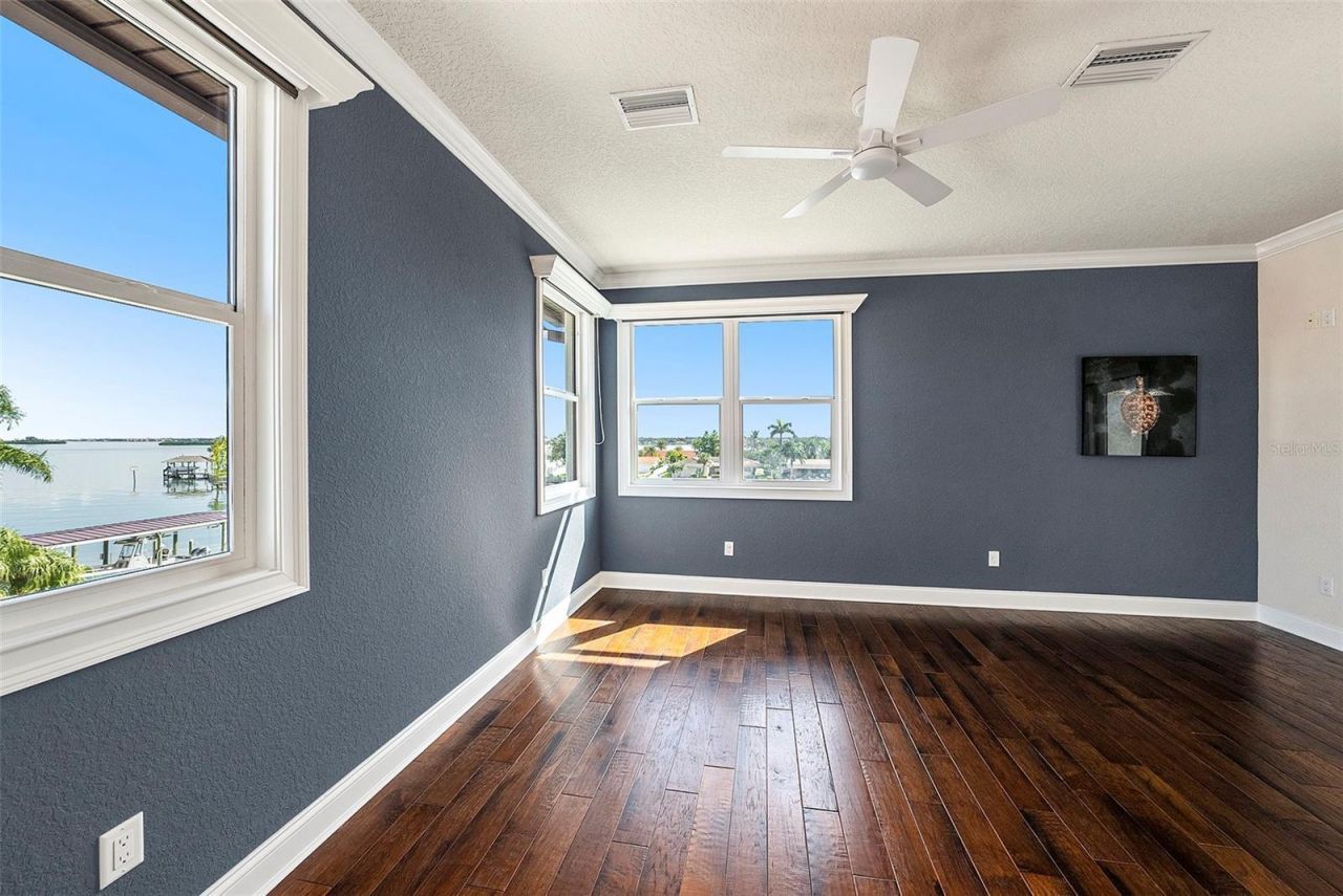 231 Midway Island, Clearwater Beach, FL 33767 Photo