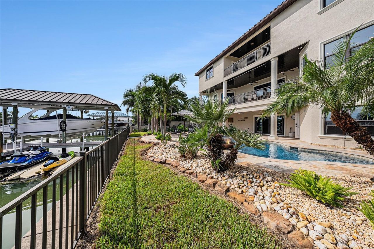 231 Midway Island, Clearwater Beach, FL 33767 Photo