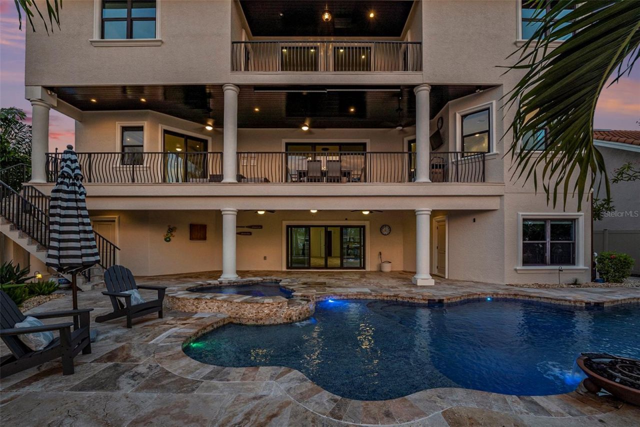 231 Midway Island, Clearwater Beach, FL 33767 Photo