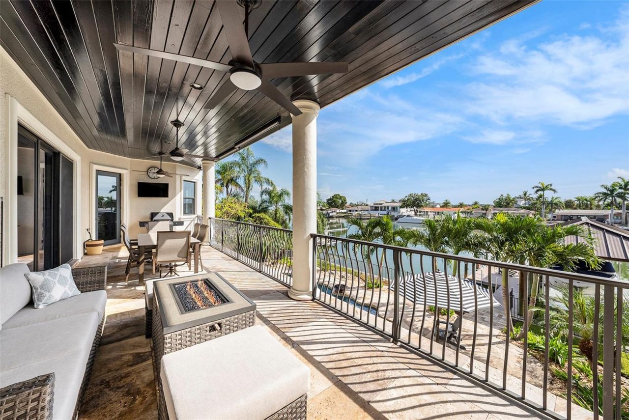 231 Midway Island, Clearwater Beach, FL 33767 Photo