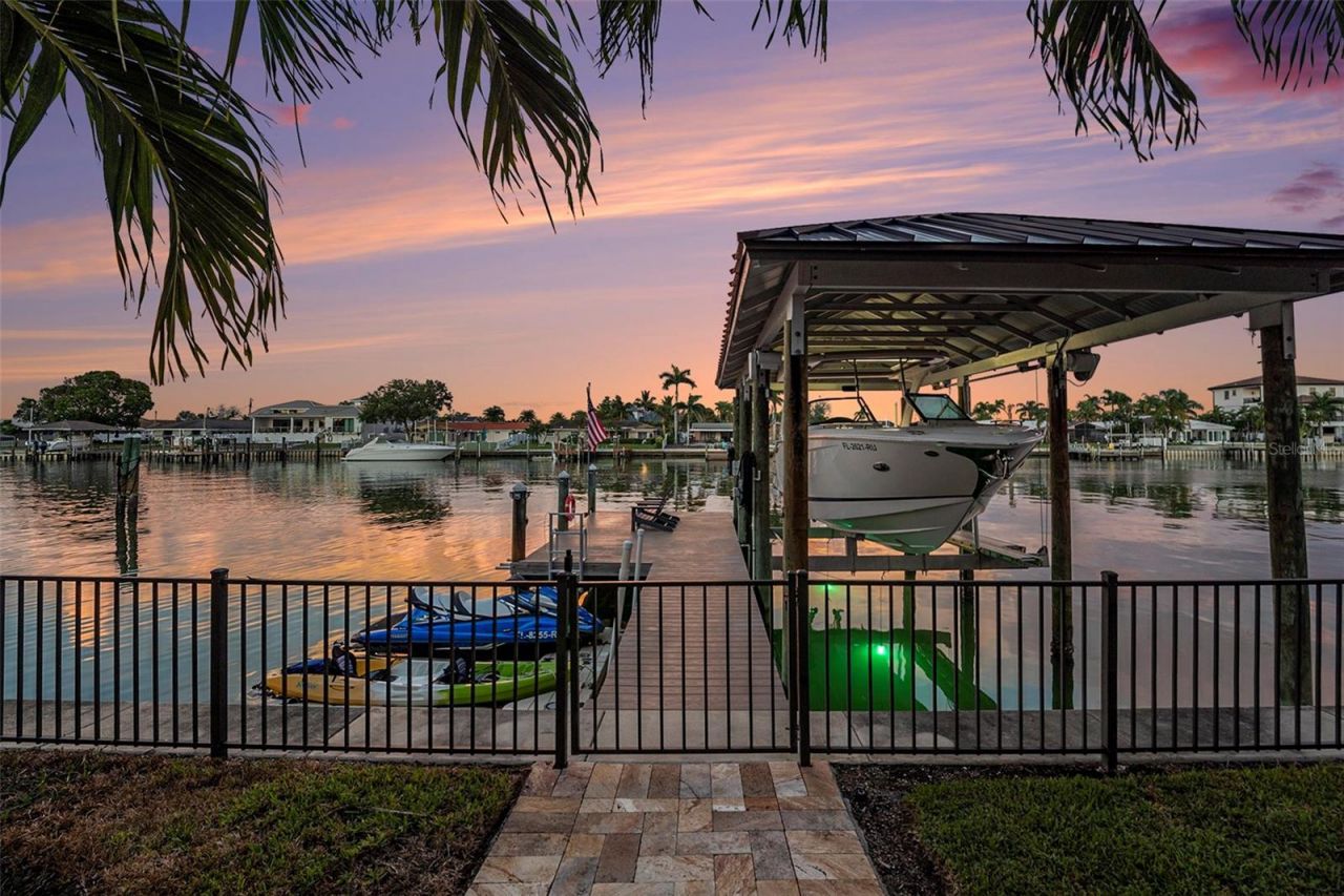 231 Midway Island, Clearwater Beach, FL 33767 Photo