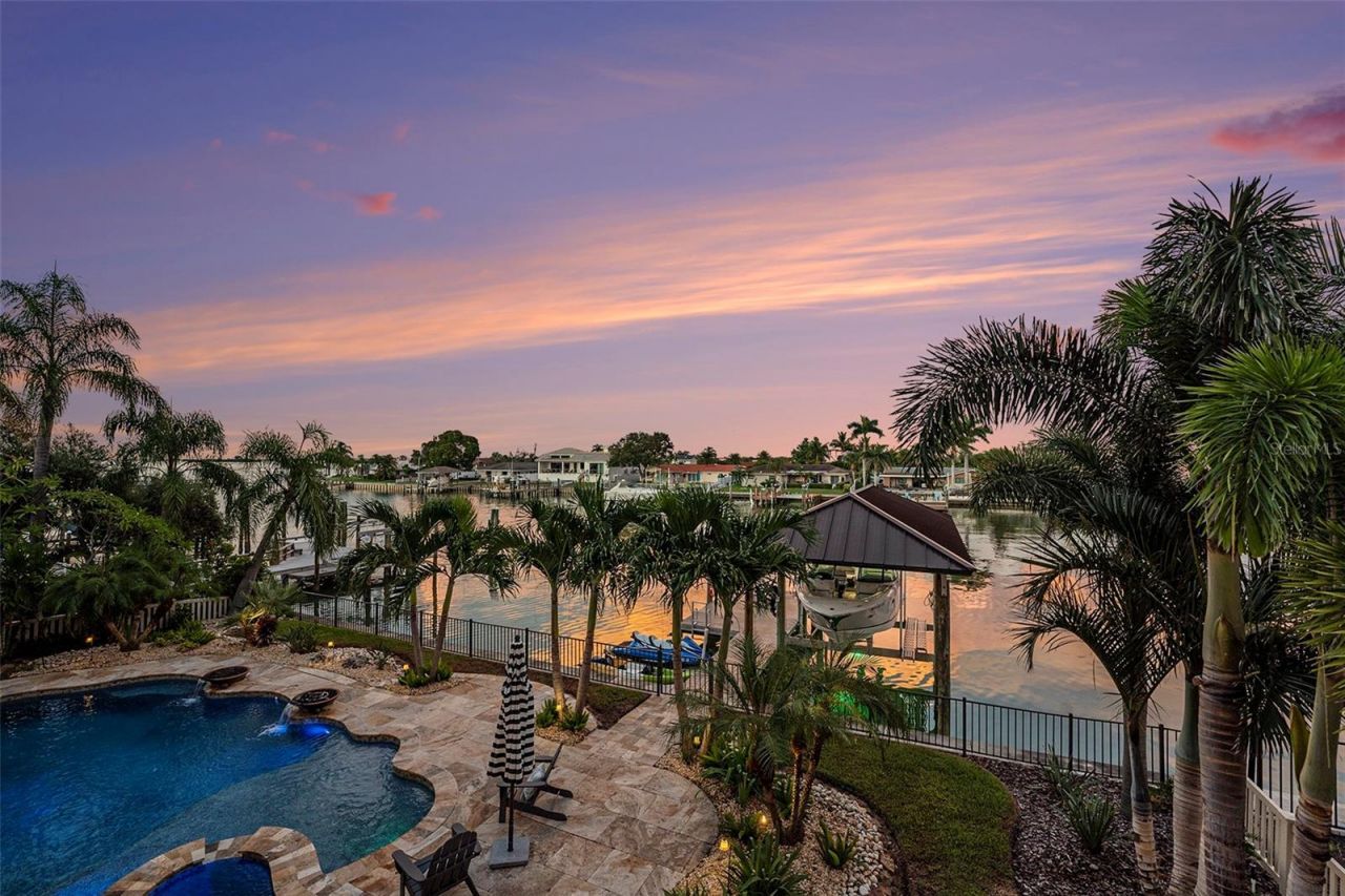 231 Midway Island, Clearwater Beach, FL 33767 Photo