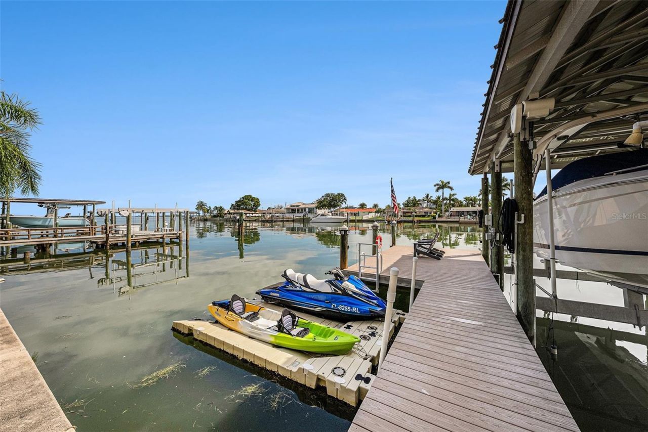 231 Midway Island, Clearwater Beach, FL 33767 Photo