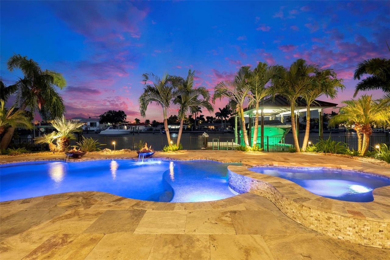 231 Midway Island, Clearwater Beach, FL 33767 Photo